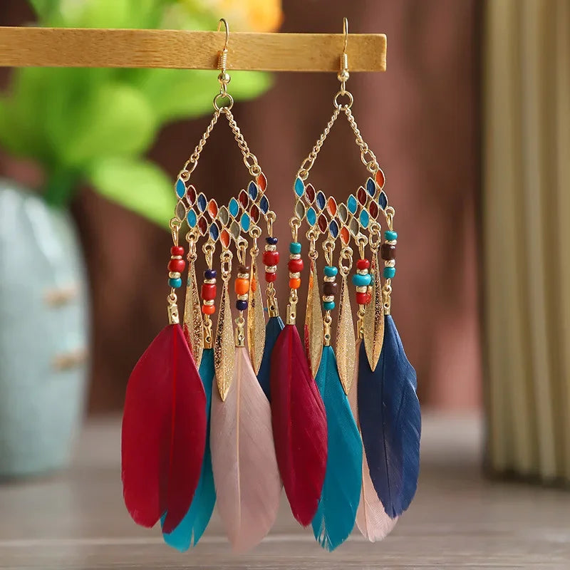Boucles d'oreilles ethniques en plumes pour femmes, style bohème, longues pampilles, perles, goutte d'eau, accessoires bijoux de fête à la mode pour filles, nouvelle collection L’AURA