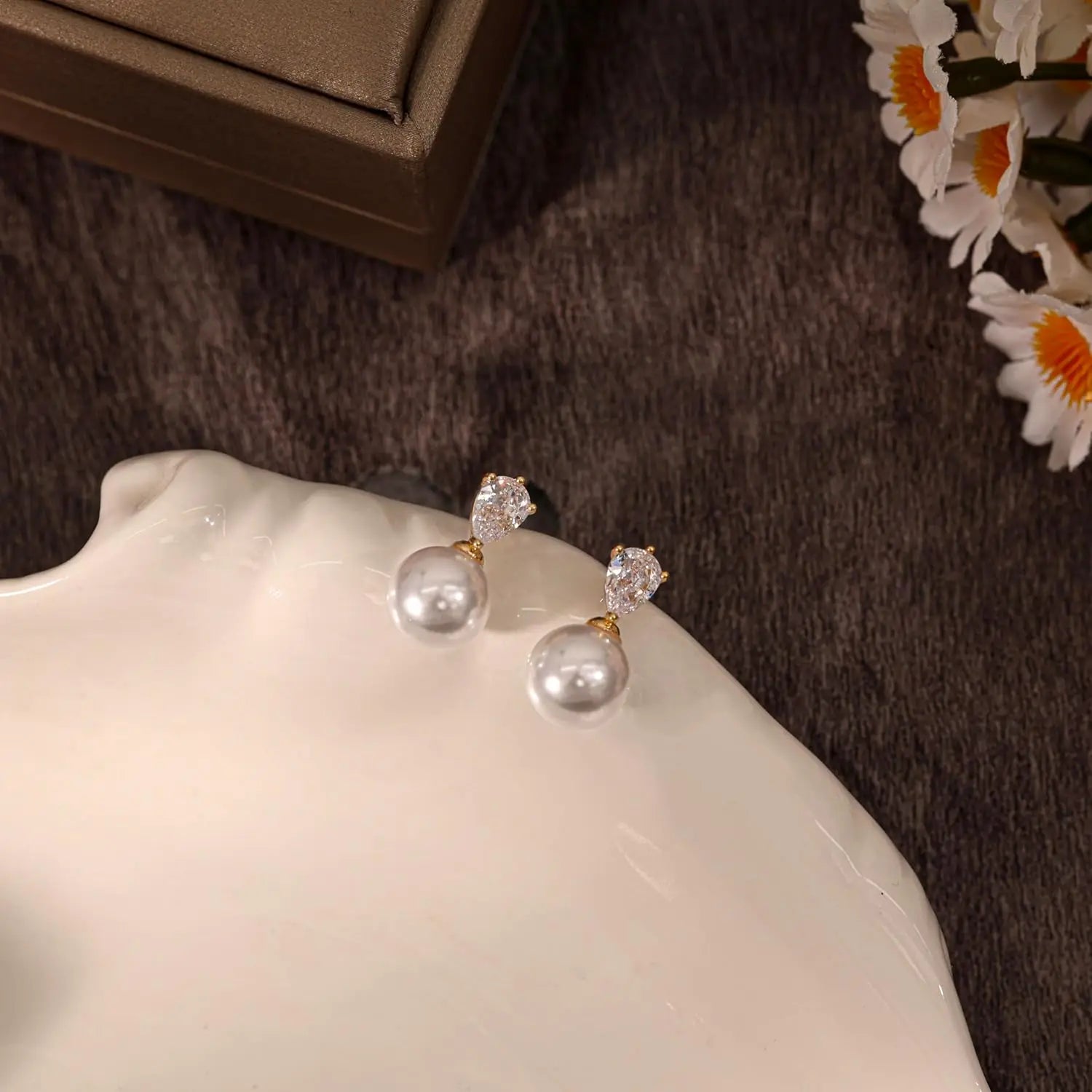 Boucles d'oreilles pendantes en perles dorées pour femme, plaqué or 14 carats, élégantes et simples, idéales pour mariage ou cérémonie, pour mariée tendance L’AURA