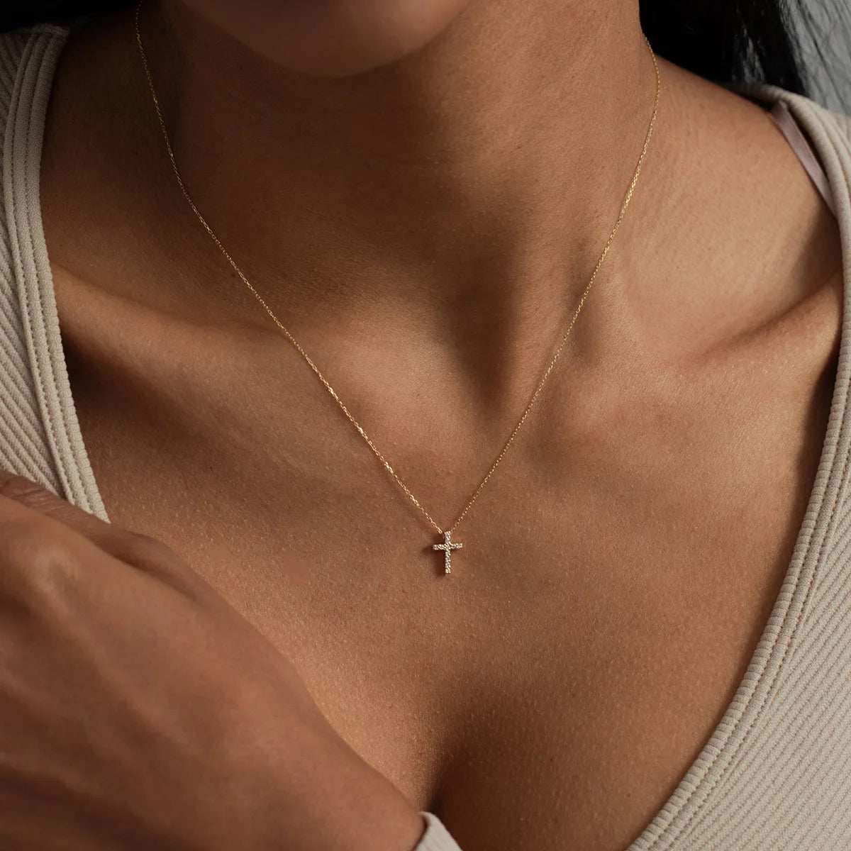 Nouveau collier croix plaqué or 18 carats pour femme, délicat, collier ras du cou, mode, quotidien, bureau, travail, polyvalent, élégant, bijou, cadeau