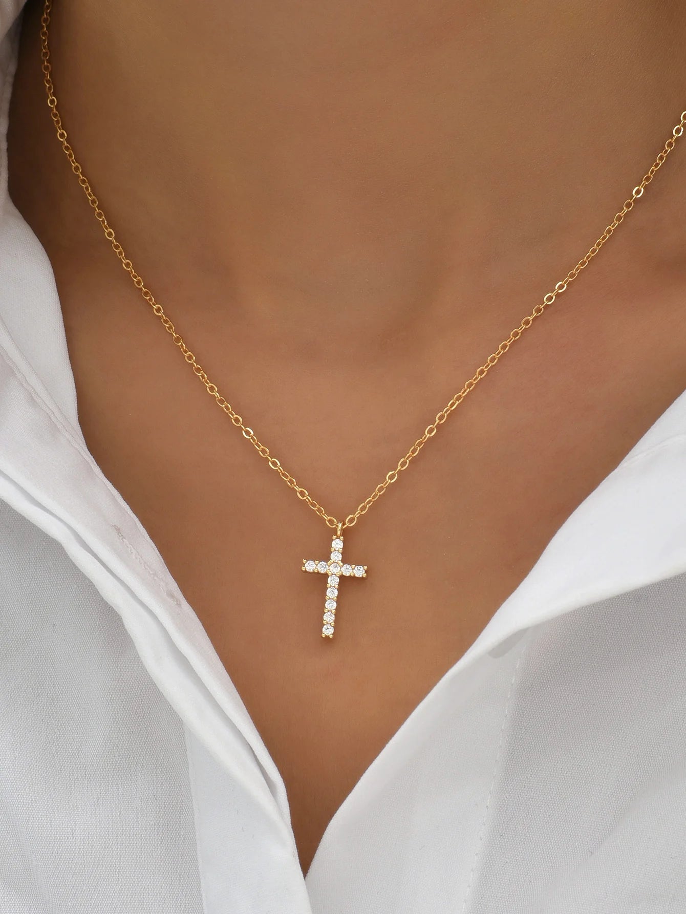 Collier Croix Zircon Chaîne Clavicule L’AURA