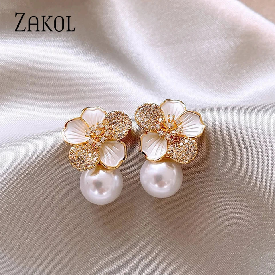 Boucles Camélia Perle Émail Zircon L’AURA