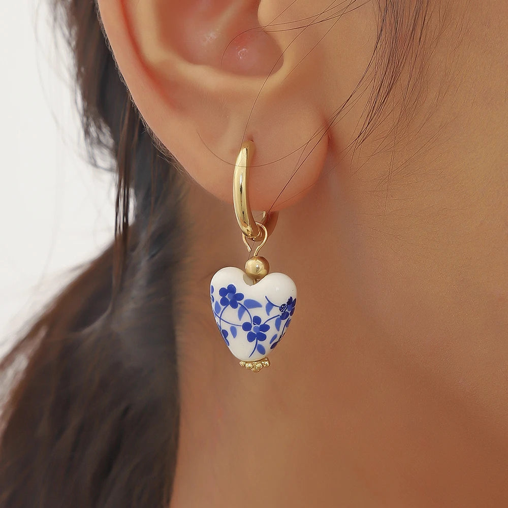 Boucles d'oreilles pendentif théière en porcelaine bleue et blanche, Vintage, en céramique, boule de cœur, perles, bijoux en acier inoxydable, cadeau L’AURA