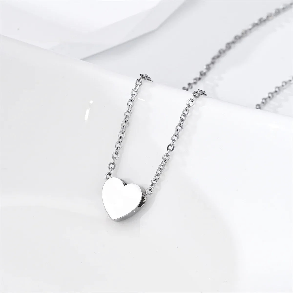 Colliers simples en acier inoxydable, pendentif en forme de cœur, pour femmes et filles, ras du cou délicat hypoallergénique en acier inoxydable