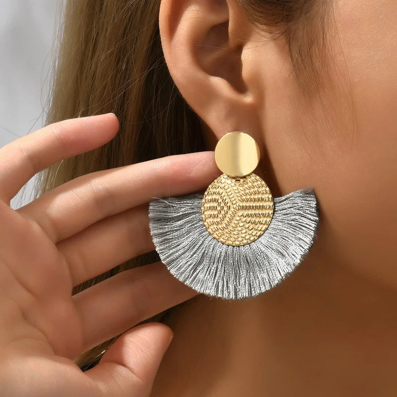 Mode bohème grand gland balancent blanc frange femme boucles d'oreilles boucles d'oreilles pour les femmes déclaration bijoux de mariage L’AURA