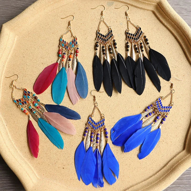 Boucles d'oreilles ethniques en plumes pour femmes, style bohème, longues pampilles, perles, goutte d'eau, accessoires bijoux de fête à la mode pour filles, nouvelle collection L’AURA