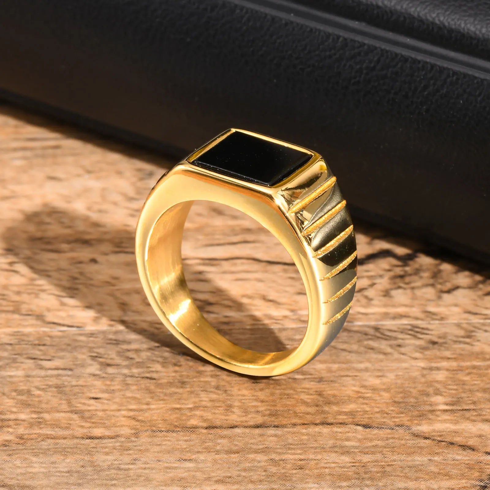 Oral alière en pierre noire rétro pour femme, bague de déclaration en acier inoxydable, document en or à la mode, cadeau de bijoux carré poli