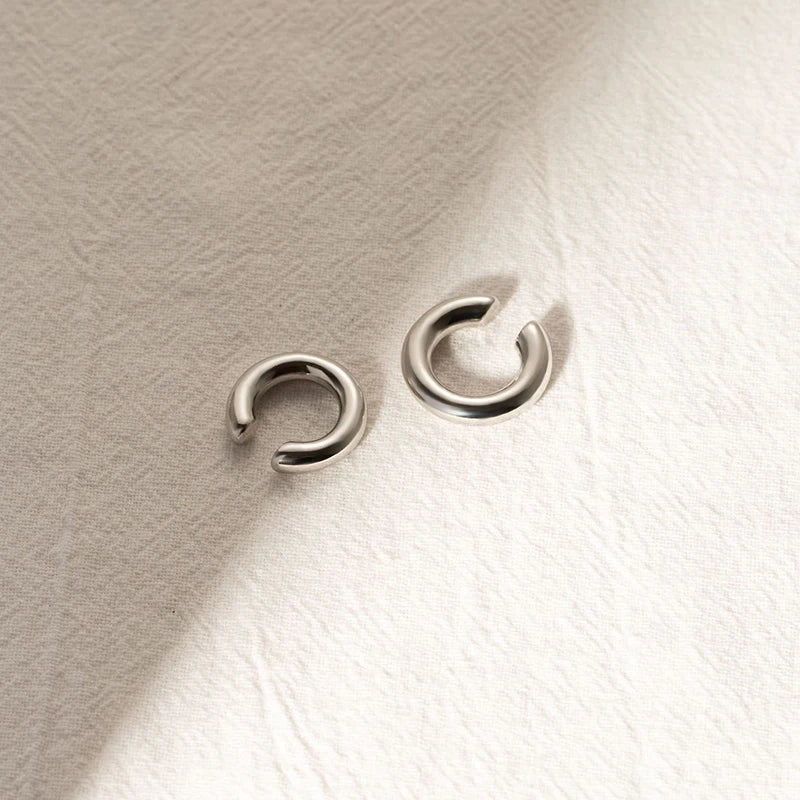 Boucles d'oreilles à Clip rondes et lisses en forme de C pour femmes, 2 pièces, légères, sans Piercing, Cartilage, manchette d'oreille, bijoux à usage quotidien L’AURA
