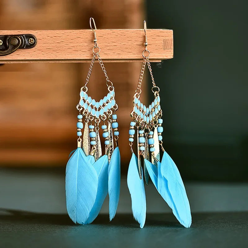 Boucles d'oreilles ethniques en plumes pour femmes, style bohème, longues pampilles, perles, goutte d'eau, accessoires bijoux de fête à la mode pour filles, nouvelle collection L’AURA