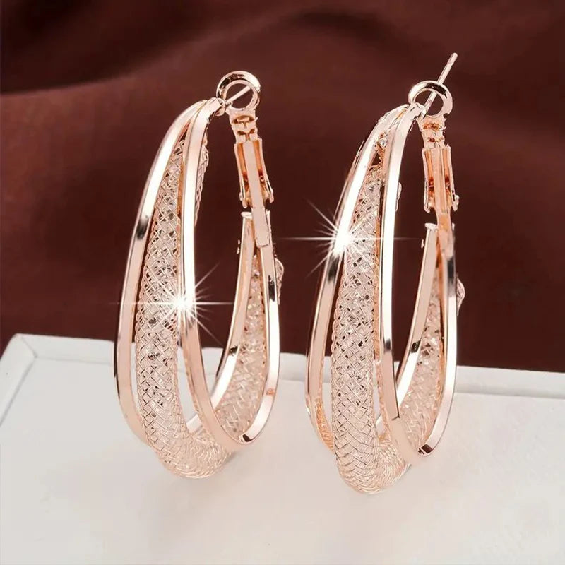 Boucles d'oreilles créoles en pierre de cristal couleur or, forme métallique torsadée, plaqué argent, nouvelle mode pour femmes, bijoux de fête, cadeau d'anniversaire L’AURA