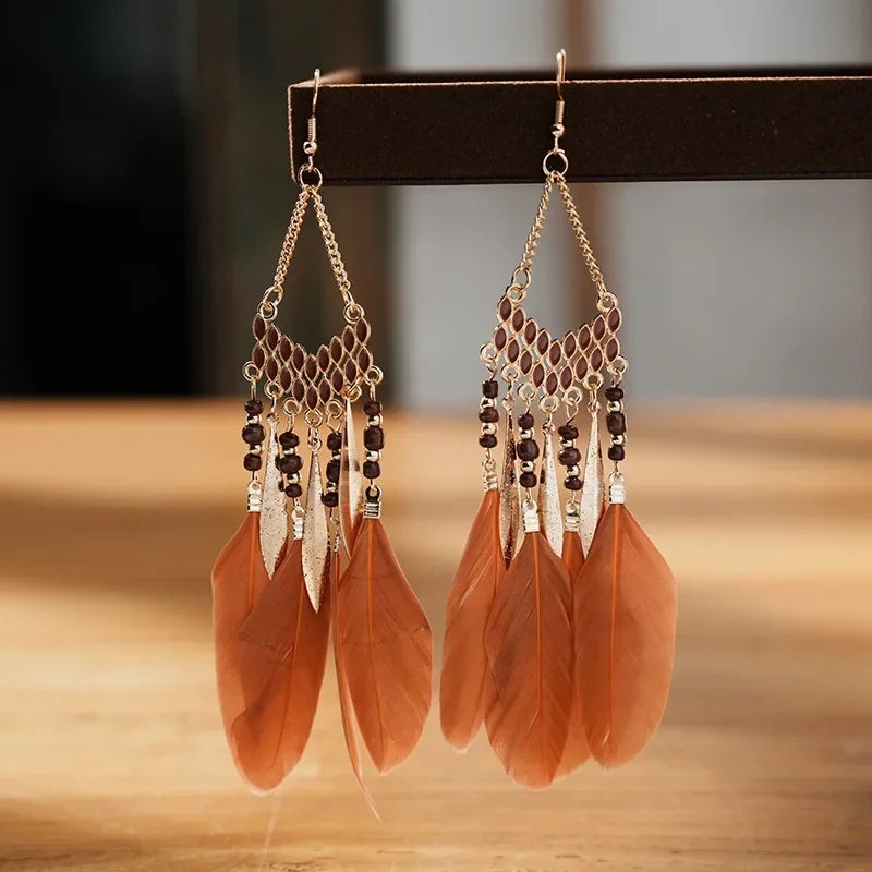 Boucles d'oreilles ethniques en plumes pour femmes, style bohème, longues pampilles, perles, goutte d'eau, accessoires bijoux de fête à la mode pour filles, nouvelle collection L’AURA