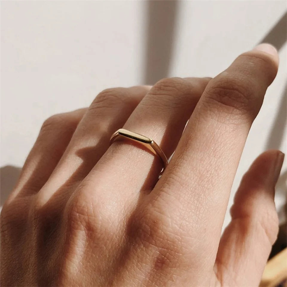 Bague signet carrée minimaliste en acier inoxydable eManco, fine et élégante, pour femme, bijoux fantaisie, cadeau.
