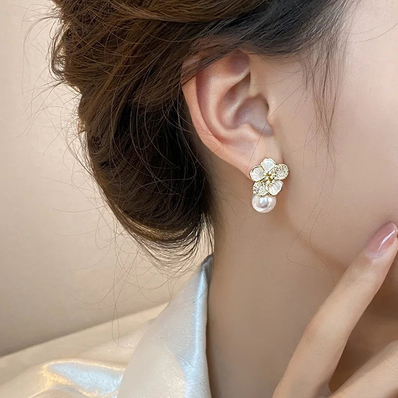 ZAKOL luxe Micro ensemble Zircon émail blanc camélia perle pendentif boucles d'oreilles pour les femmes exquis fête oreille accessoires L’AURA